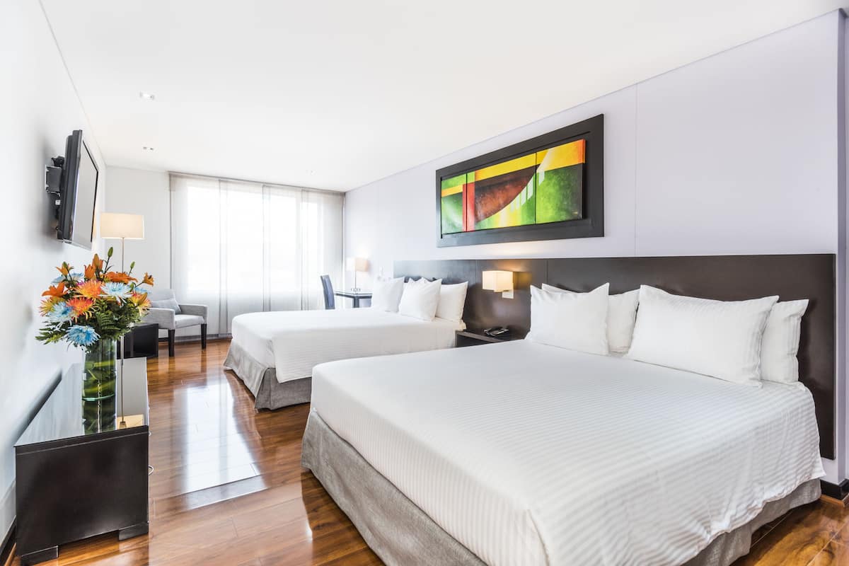 Premium-Doppelzimmer, 2 Queen-Betten | Allergikerbettwaren, Daunenbettdecken, Betten mit Memory-Foam-Matratzen