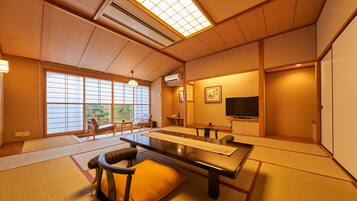 セーフティボックス (室内)、デスク、WiFi (無料)、ベッドシーツ