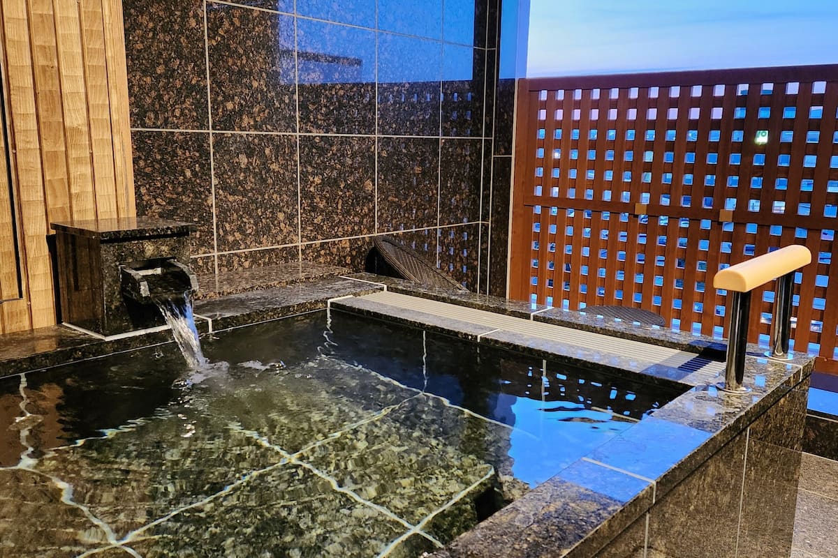 Chambre, non-fumeur (Gagyutei, Suite, with Open-Air Bath) | Coffre-fort, bureau, accès au Wi-Fi (inclus), literie fournie