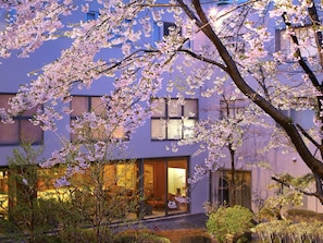 Japanese garden - Hanabishi Hotel (Hakodate)