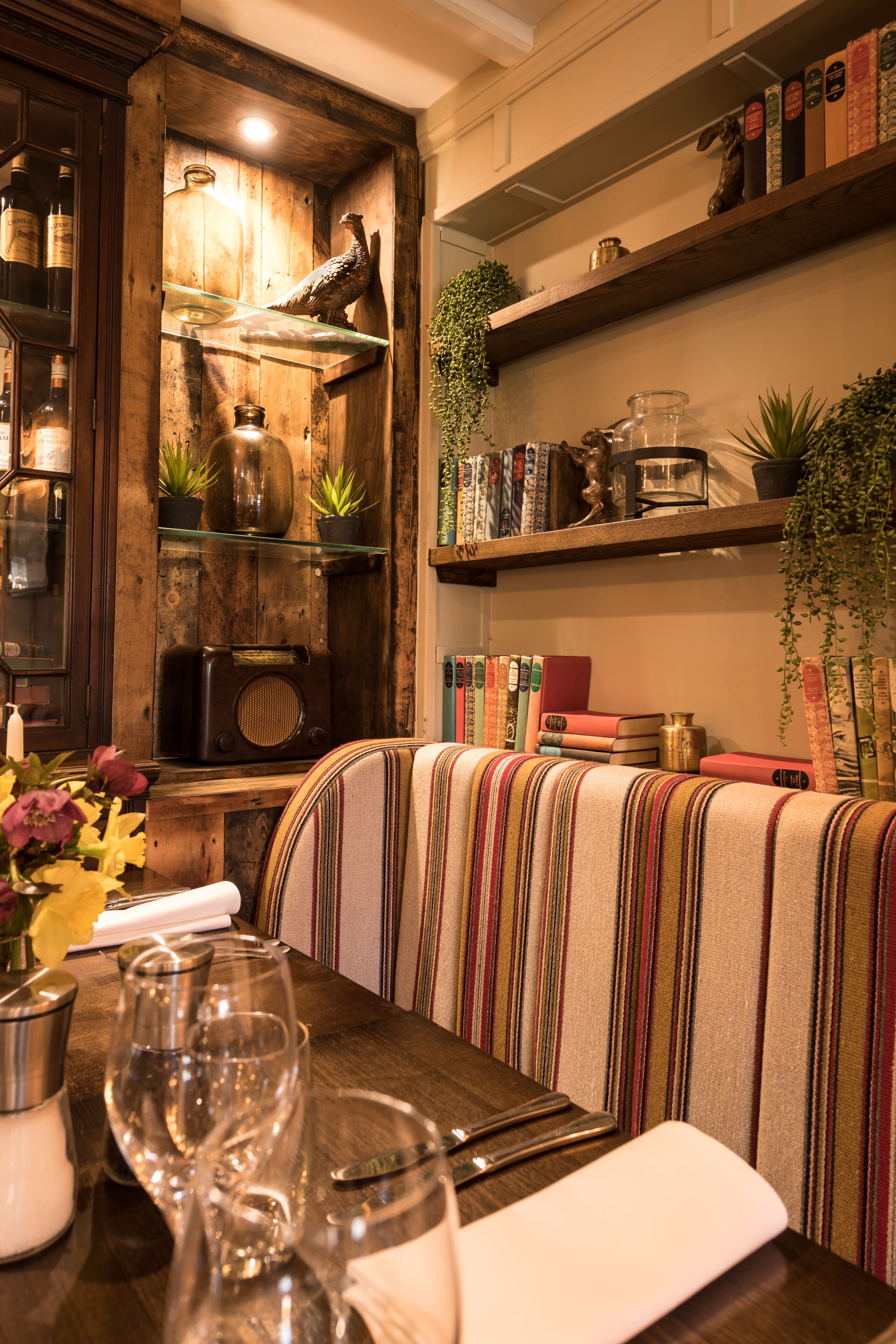 breakfast, lunch, dinner served; british cuisine