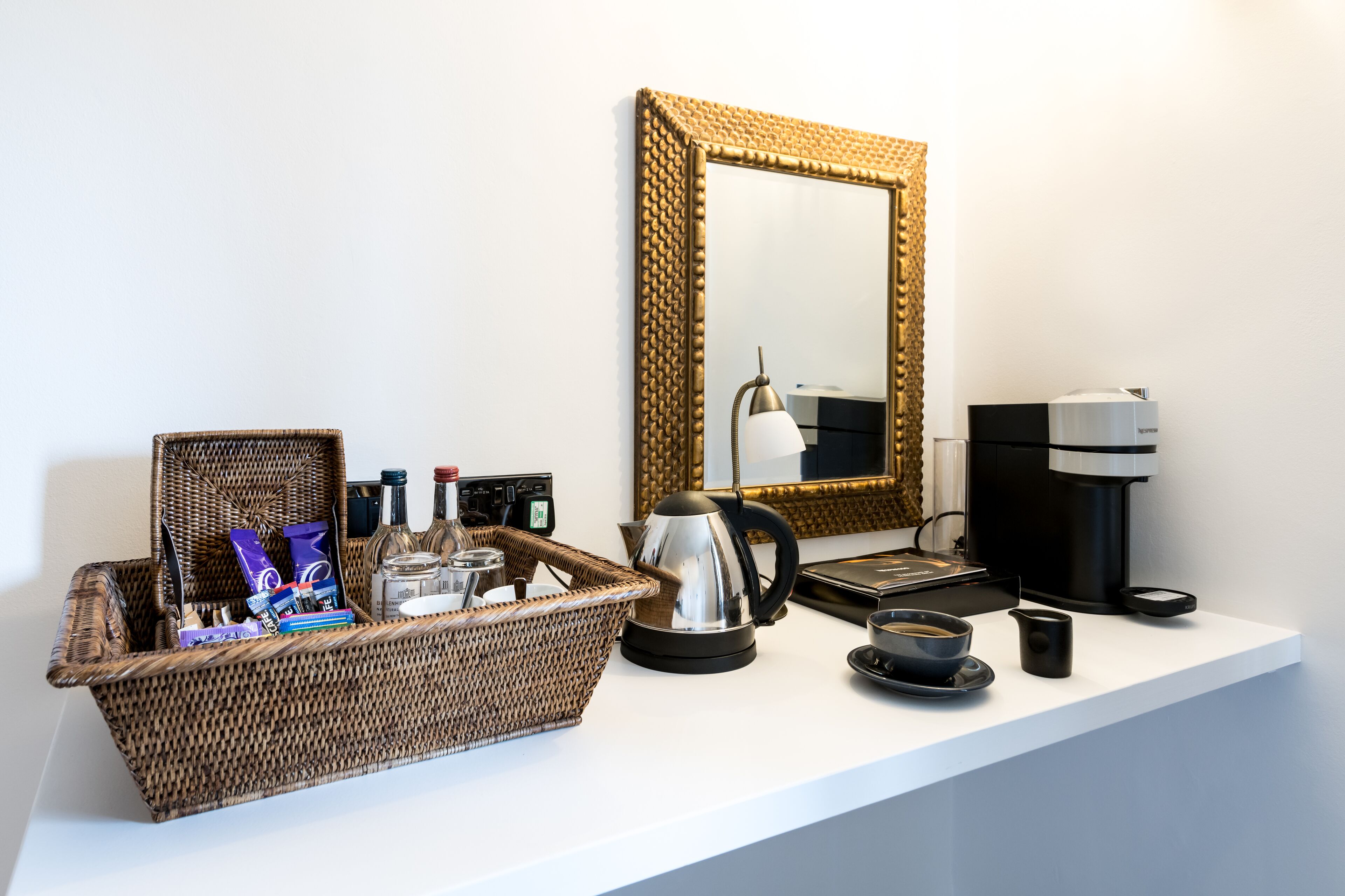 1 bedroom, premium bedding, desk, laptop workspace