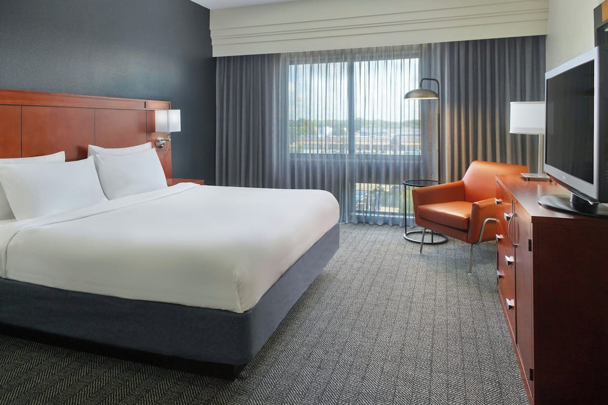 In-room safe, desk, laptop workspace, iron/ironing board