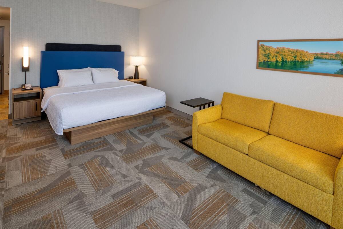 Soundproofing, iron/ironing board, free WiFi, alarm clocks