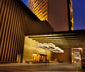 Front of property - Wyndham Hotel Xian (Xi'an)