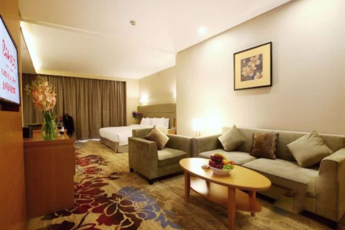 premium bedding, down duvets, minibar, in-room safe