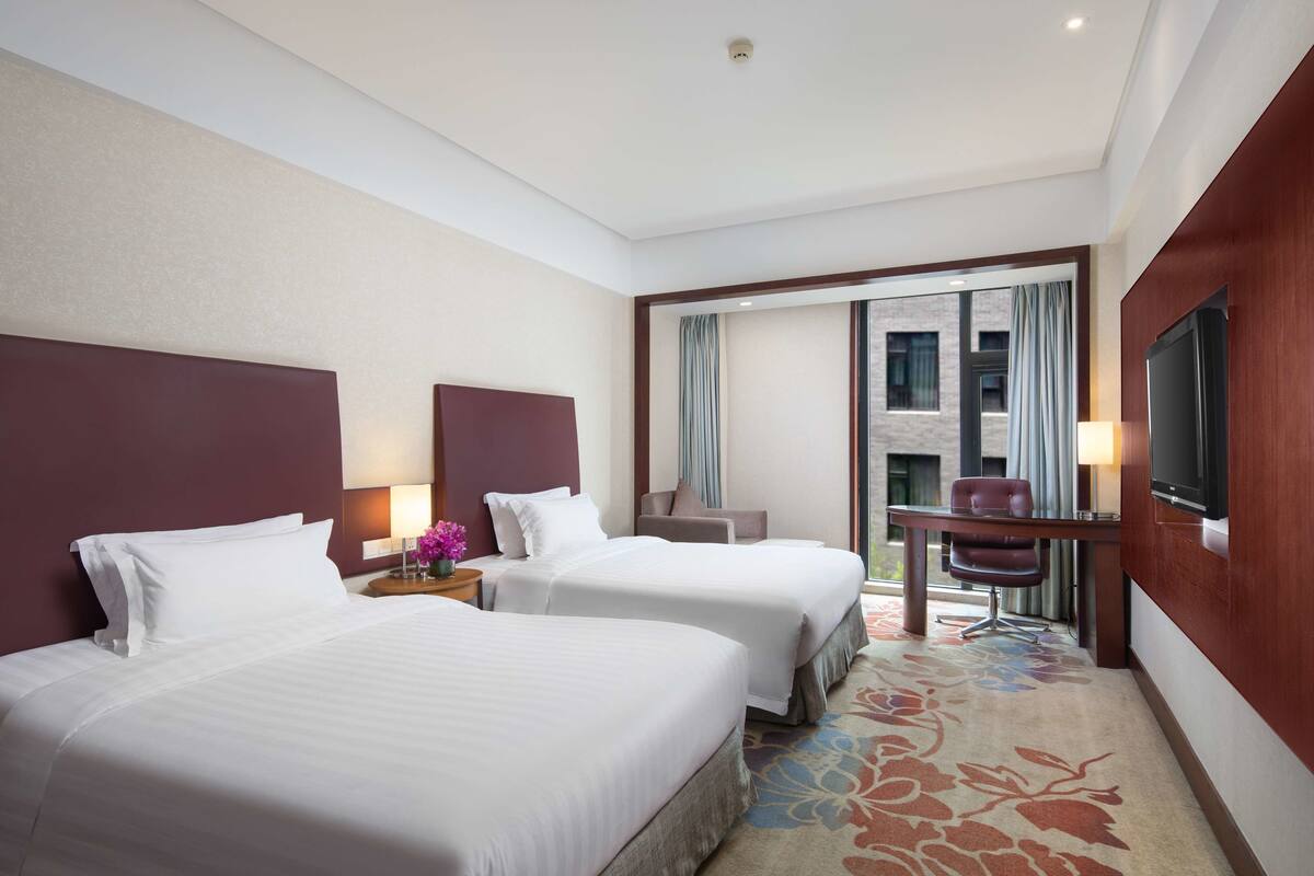 Luxe beddengoed, donsdekens, een minibar, een kluis op de kamer