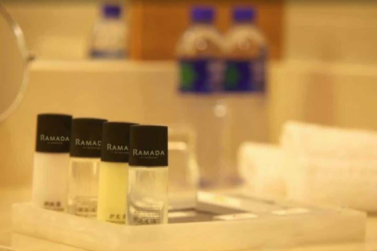 shower, rainfall showerhead, free toiletries, hair dryer