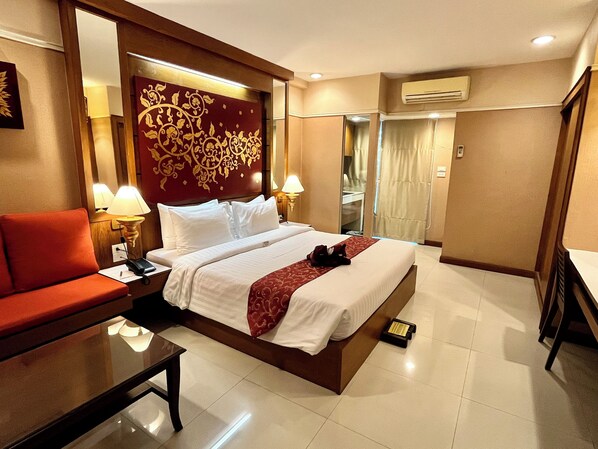 Een minibar, individueel gedecoreerd, individueel gemeubileerd