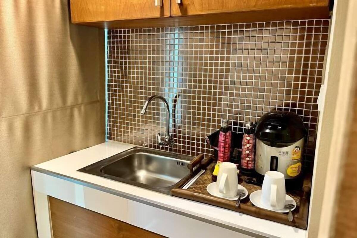 Coffee/tea maker, fridge, microwave, high chair