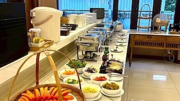 El desayuno cuesta 200 THB por persona