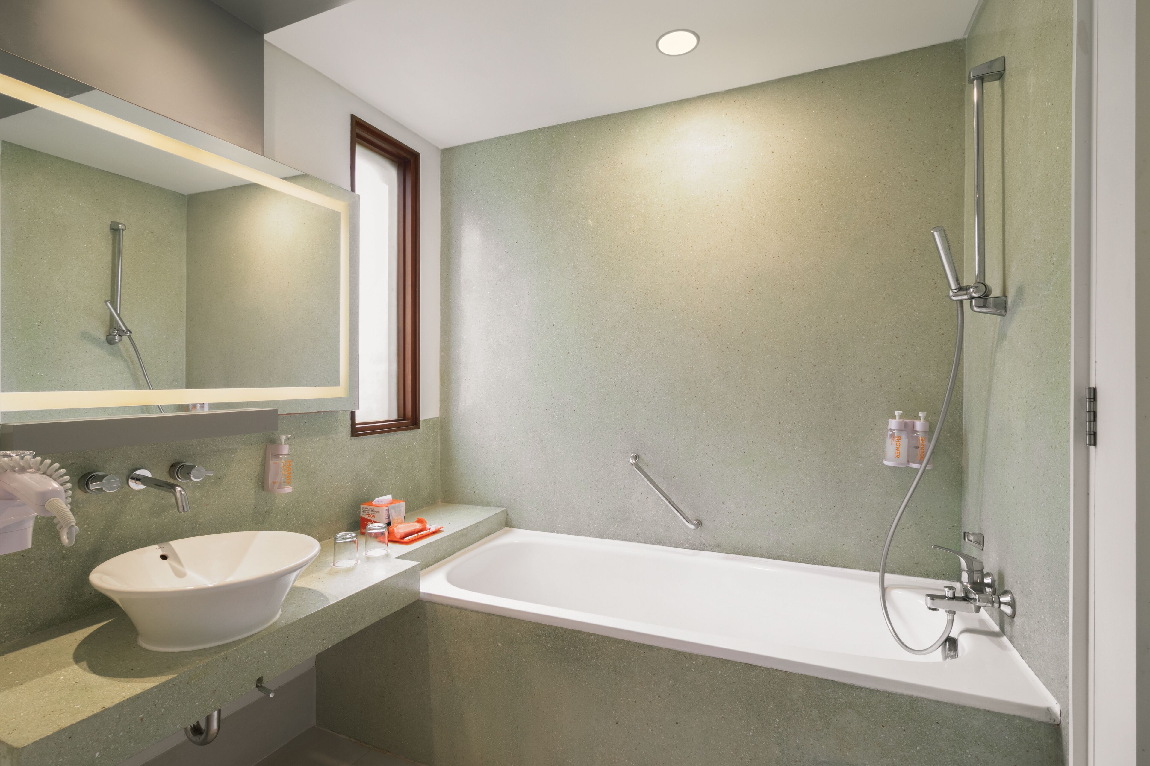 harris suite | bathroom | shower, rainfall showerhead, free toiletries, hair dryer