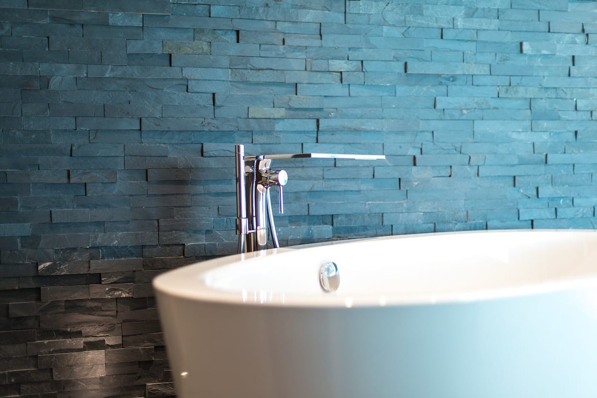 panoramic suite | deep-soaking bathtub