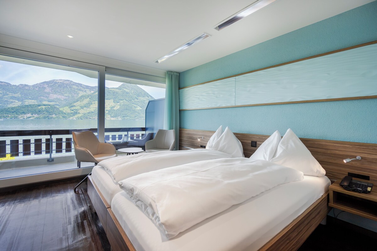 Doppelzimmer mit Seeblick | Hypo-allergenic bedding available, down comforters, minibar
