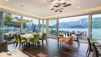 Déjeuner et dßner servis sur place, spécialités Cuisine régionale