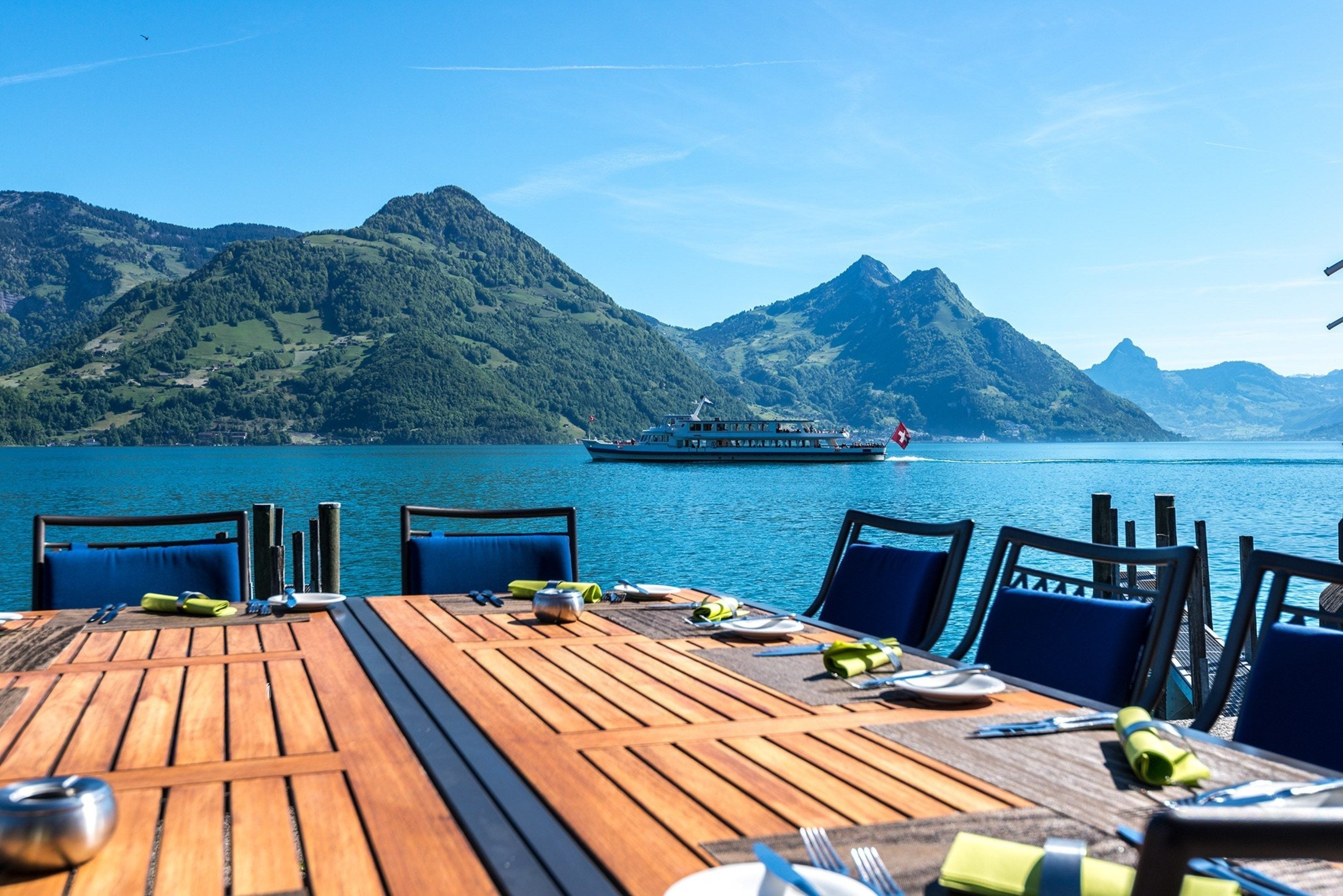 점심 식사 및 저녁 식사 제공, 지역 특선 요리