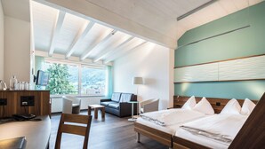 Familiensuite mit See- und Dorfblick | Hypo-allergenic bedding available, down comforters, minibar - Hotel Nidwaldnerhof direkt am See Swiss Quality (Beckenried)