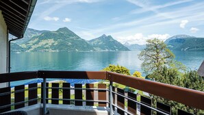 Doppelzimmer mit Dorfblick | Terrace/patio - Hotel Nidwaldnerhof direkt am See Swiss Quality (Beckenried)