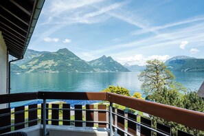 Doppelzimmer mit Dorfblick | Terrace/patio - Hotel Nidwaldnerhof direkt am See Swiss Quality (Beckenried)