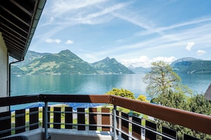 Doppelzimmer mit Dorfblick | Terrace/patio