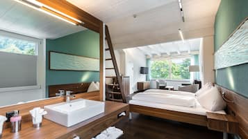 Hypo-allergenic bedding, down duvets, in-room safe, desk