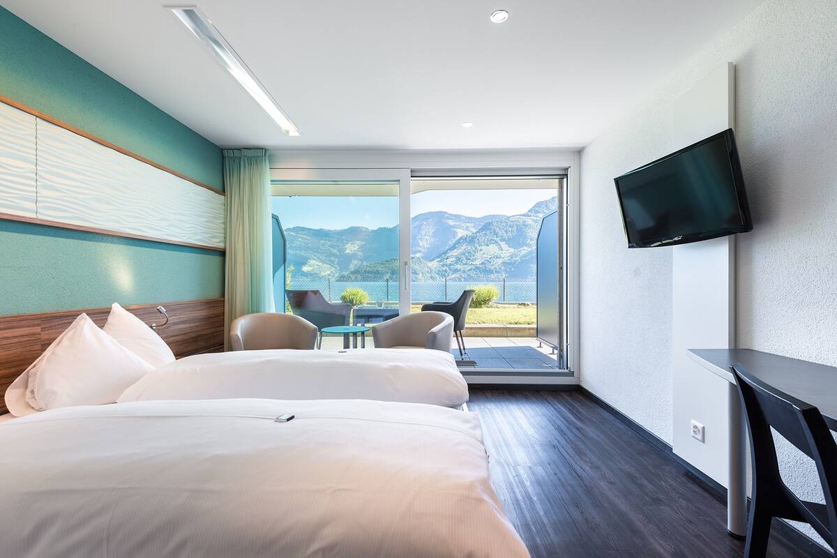 Ropa de cama hipoalergénica, cubrecamas y minibar 