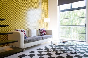 行政公寓 | 客廳 | 32 吋平面電視連衛星電視頻道