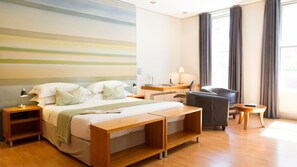 標準客房 | 迷你吧、房內夾萬、書桌、遮光窗簾/窗簾