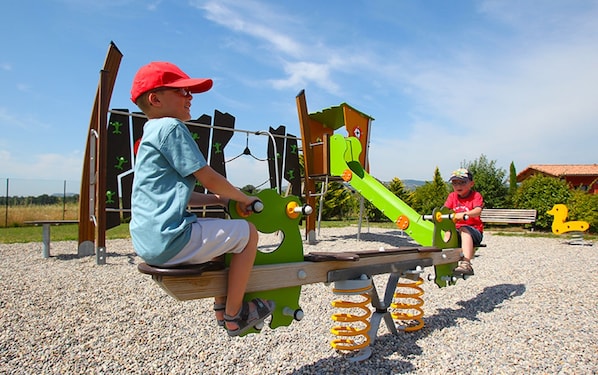 Children’s play area – outdoor