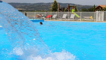 Piscine couverte, piscine extérieure (ouverte en saison)