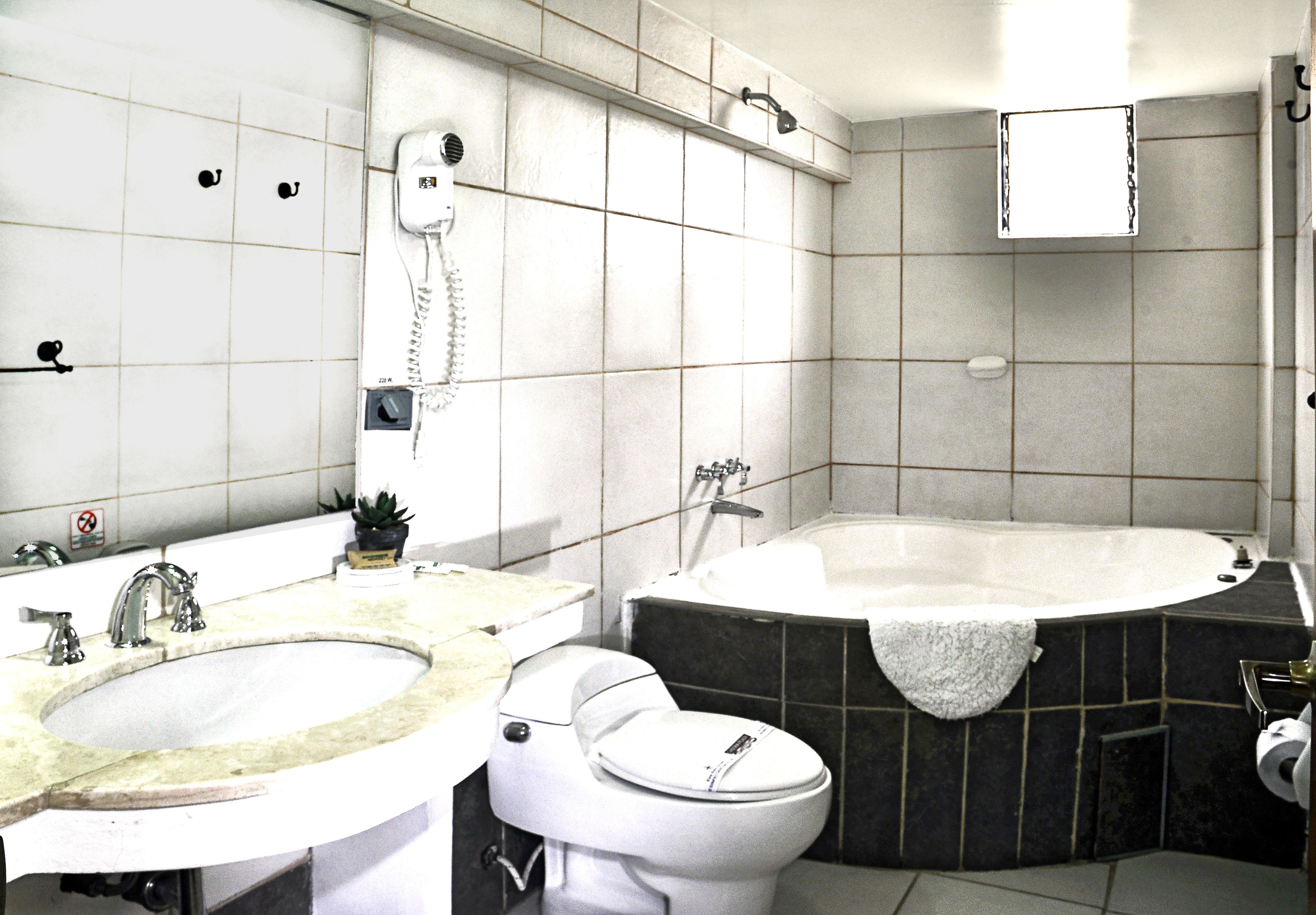 junior double room | bathroom | combined shower/bathtub, designer toiletries, hair dryer, towels