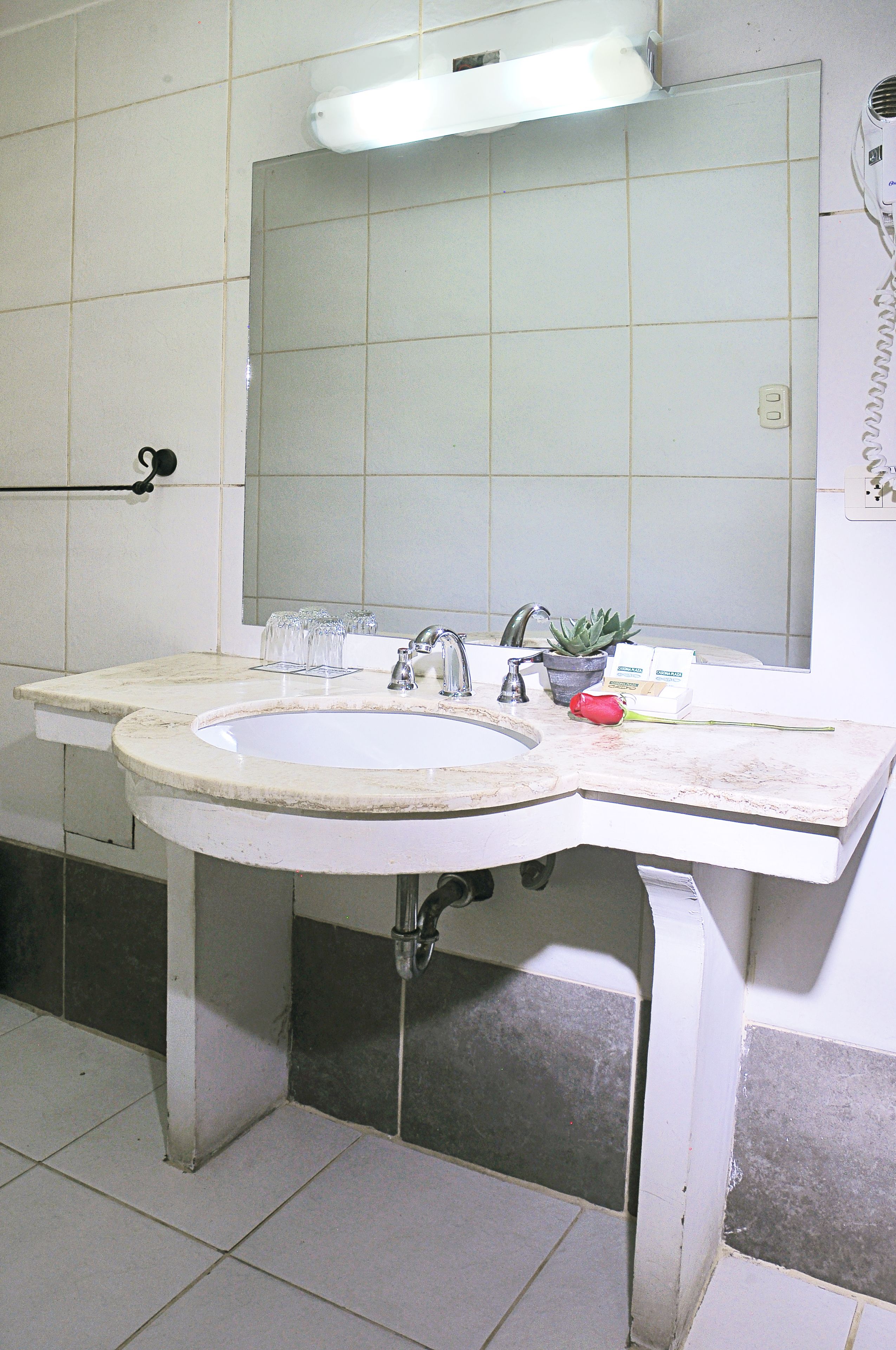 combined shower/bathtub, designer toiletries, hair dryer, towels