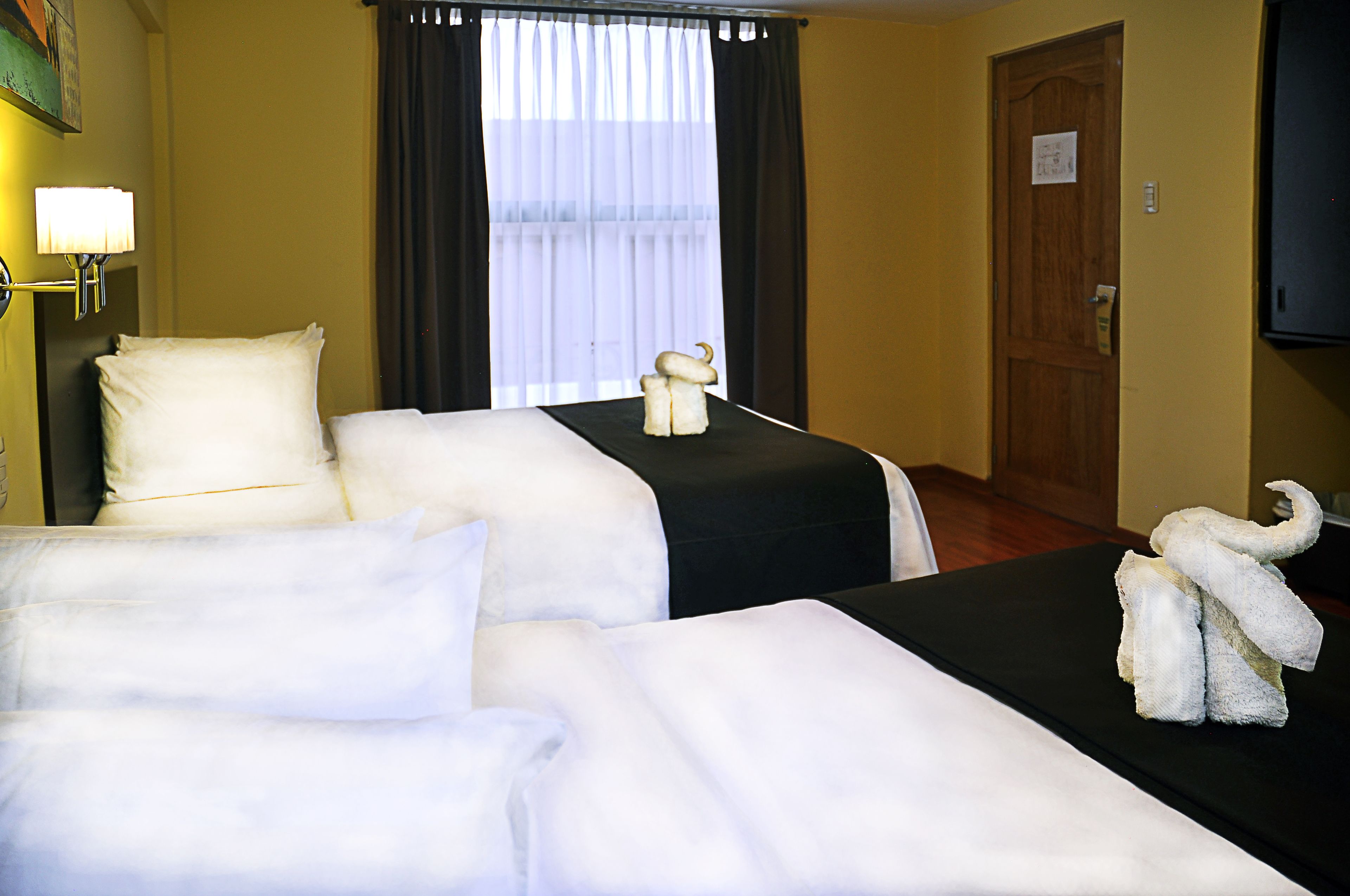 twin room | down duvets, in-room safe, desk, iron/ironing board