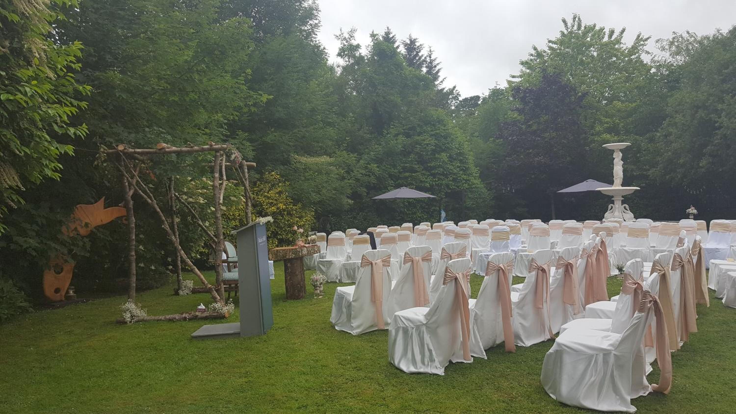 outdoor banquet area