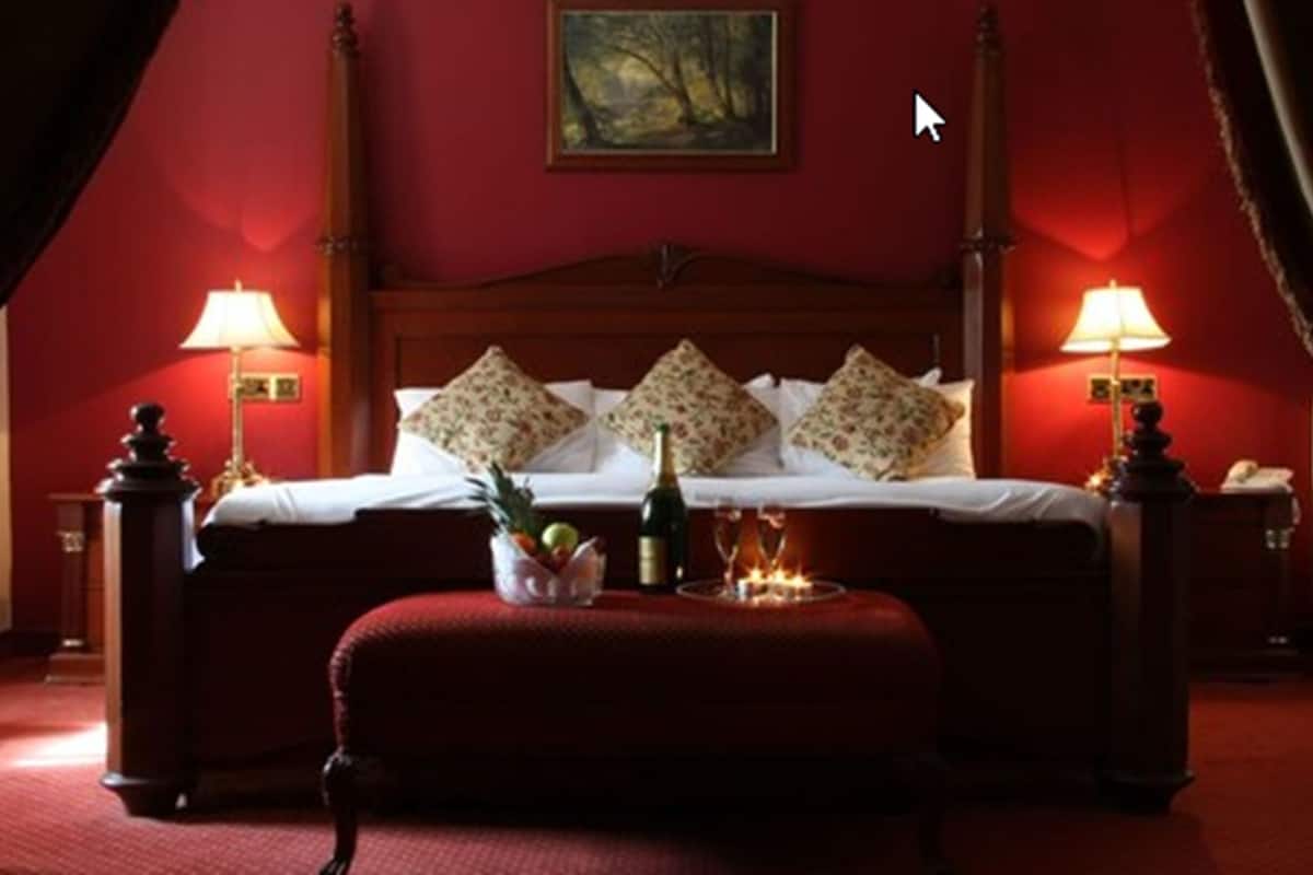 in-room safe, desk, iron/ironing board, free wifi