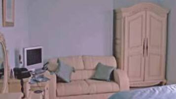 Schreibtisch, Zustellbetten, kostenloses WLAN