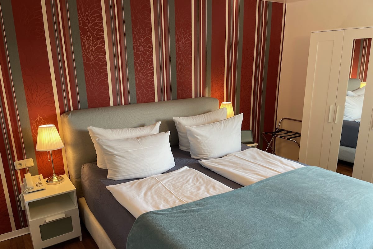 Junior kamer | Luxe beddengoed, verduisterende gordijnen, geluiddichte muren