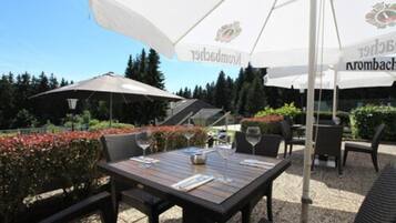 Serveert lunch en diner, Duitse gerechten