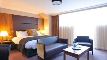 Junior Studio Suite | In-room safe, desk, free WiFi, bed sheets