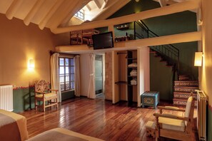 Duntäcken, värdeförvaringsskåp på rummet och individuell inredning