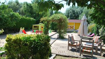 Children’s play area – outdoor