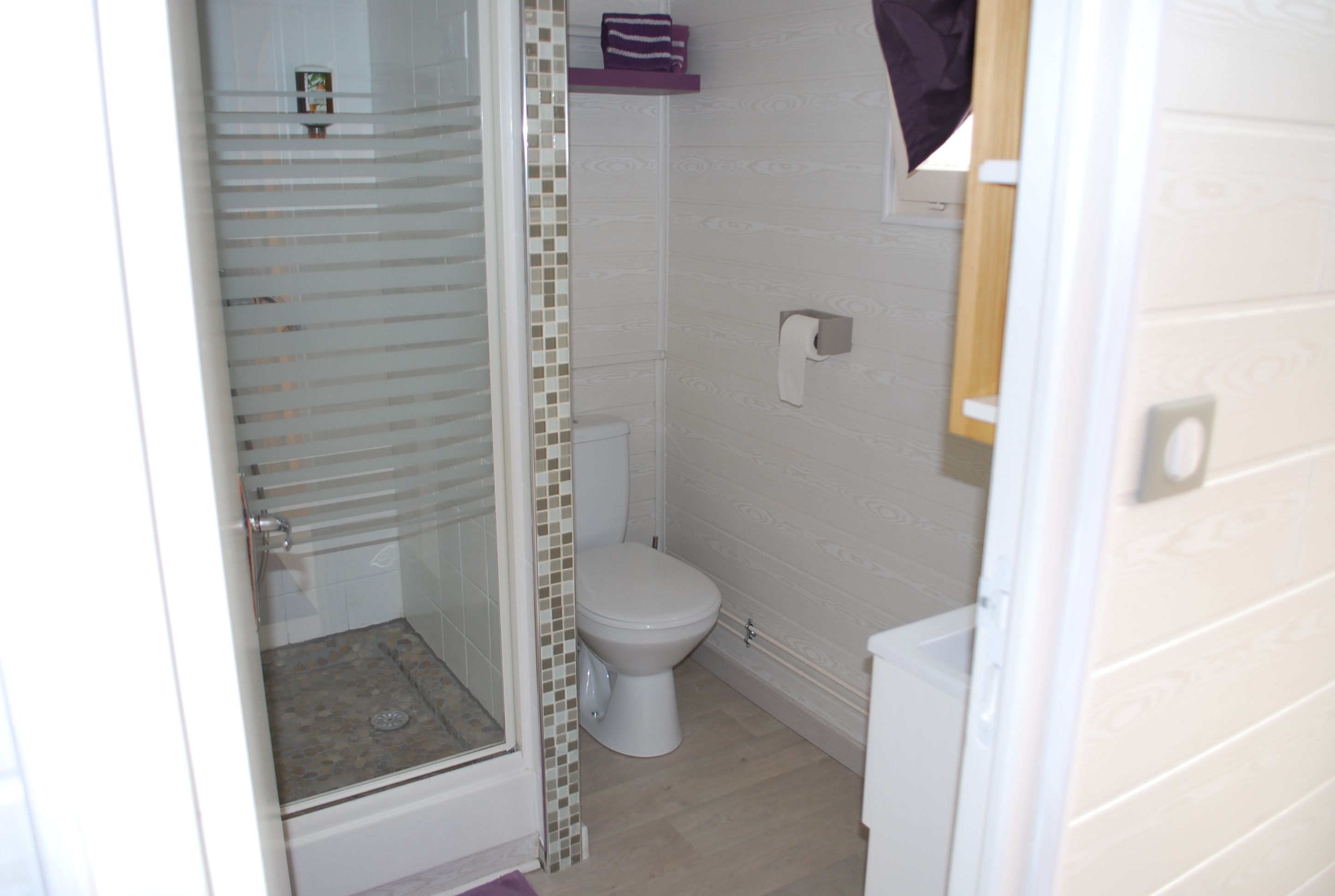 double room | bathroom amenities | shower, free toiletries, hair dryer, towels