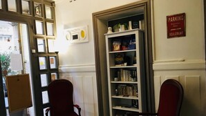 Library - Hôtel Moderne (Tours)