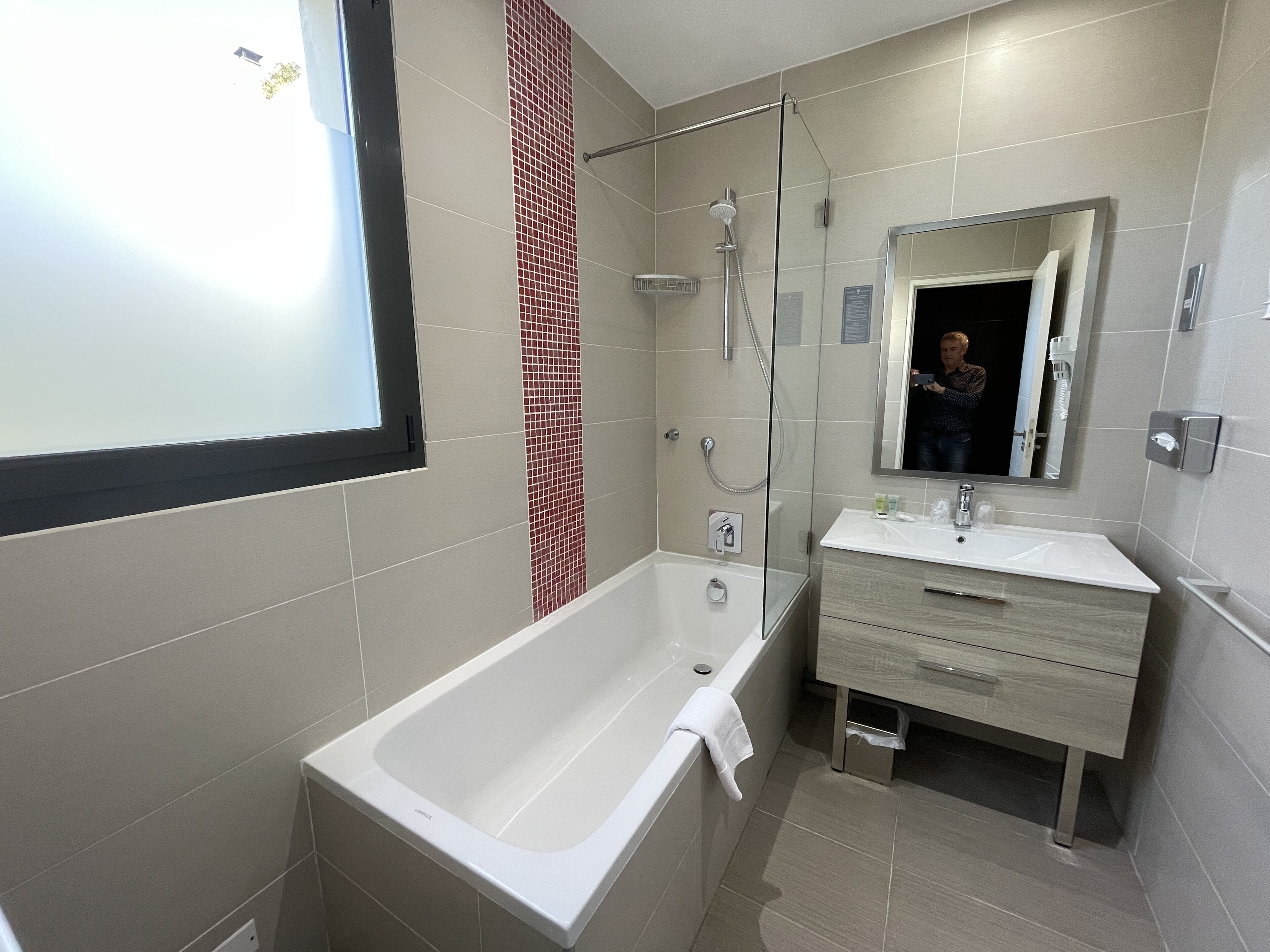 standard twin room | bathroom | free toiletries, hair dryer, towels, soap