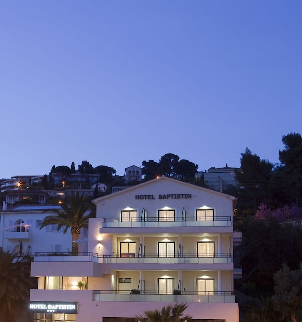 Front of property - Hotel Baptistin (Le Lavandou)