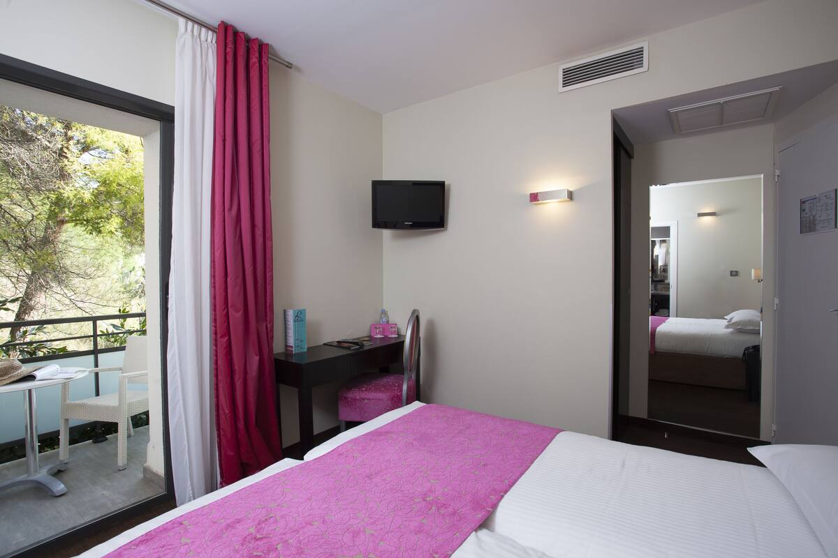 Chambre Supérieure lits jumeaux vue jardin | Minibar, brankas, tirai kedap cahaya, dan kedap suara