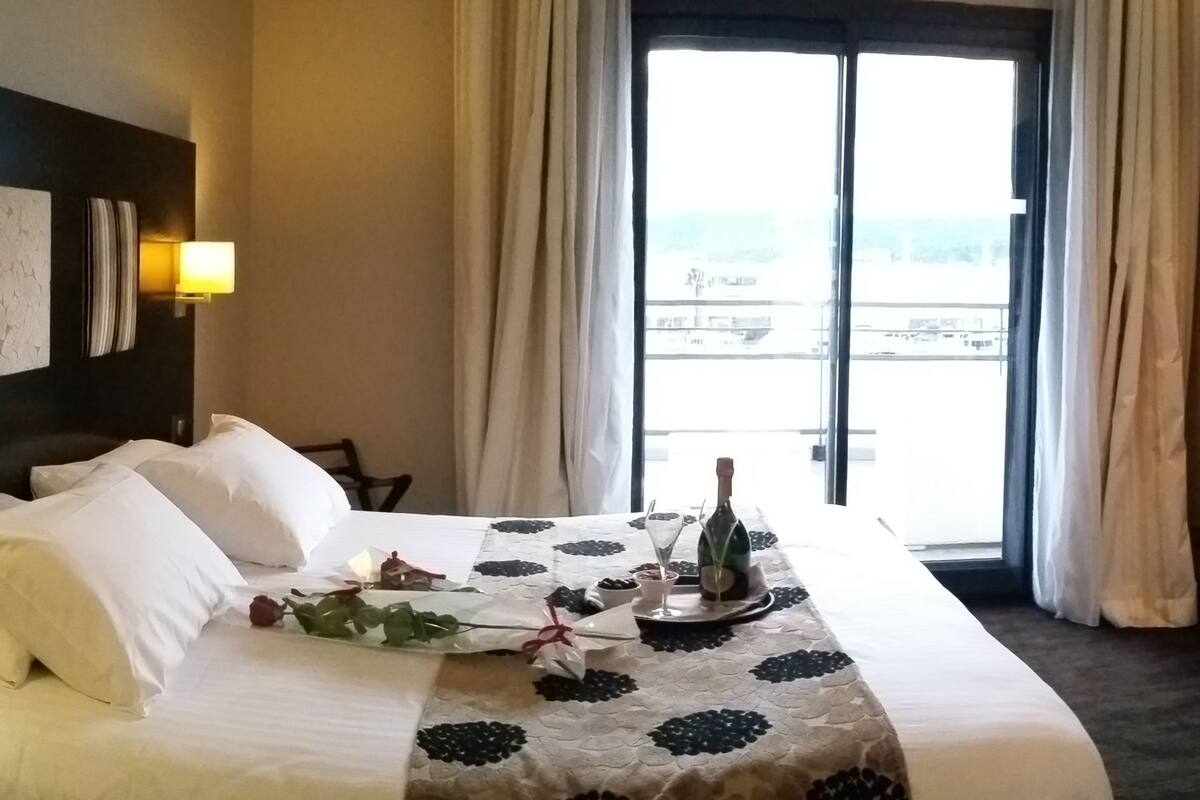 Chambre Luxe terrasse vue mer | Minibar, brankas, tirai kedap cahaya, dan kedap suara