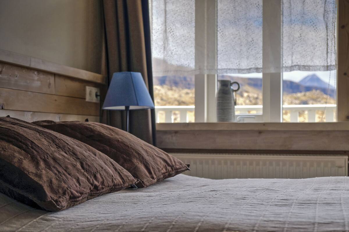 Double Room, Private Bathroom | Cots/infant beds, rollaway beds, free WiFi, individually decorated