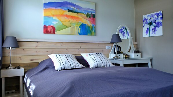 Individually decorated, individually furnished, cots/infant beds