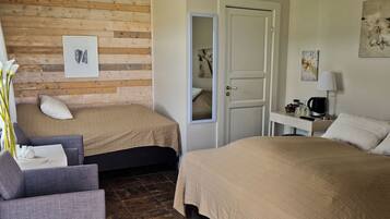 Single Room, Private Bathroom | Individually decorated, individually furnished, cribs/infant beds